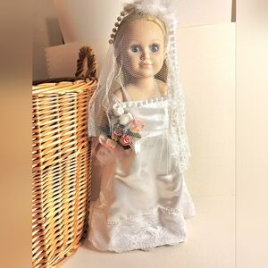 Elegant White Bridal Doll with Veil, Sleeping Eyes Very Good Condition Toy Baby
